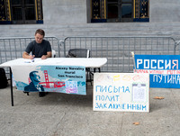 Anti-Putin SF City Hall 2 (© Terry Scussel)
