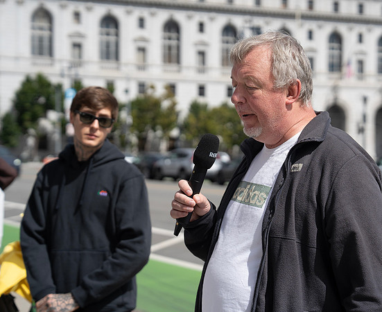 Anti-Putin SF City Hall 4 (© Terry Scussel)
