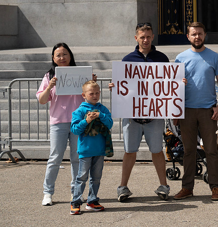 Anti-Putin SF City Hall 8 (© Terry Scussel)