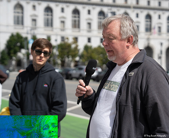 Anti-Putin SF City Hall 4 (© Terry Scussel)