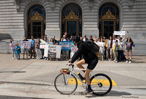 Anti-Putin SF City Hall 10 (© Terry Scussel)