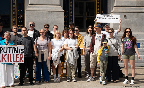Anti-Putin SF City Hall 7 (© Terry Scussel)