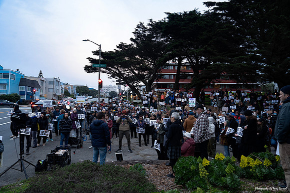 Alex Pretti Vigil_Sutro Heights Park 6 (© Terry Scussel) copy