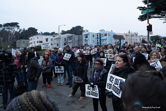 Alex Pretti Vigil_Sutro Heights Park 13 (© Terry Scussel) copy