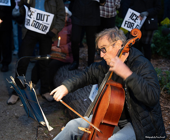 Alex Pretti Vigil_Sutro Heights Park 25 (© Terry Scussel) copy