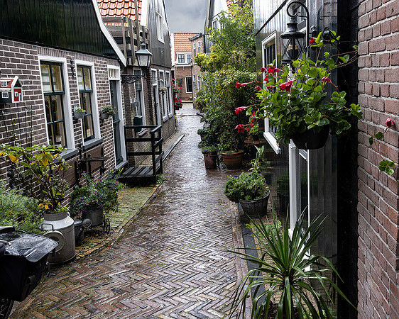Pedestrian Pathway, Volendam NL HiRes
