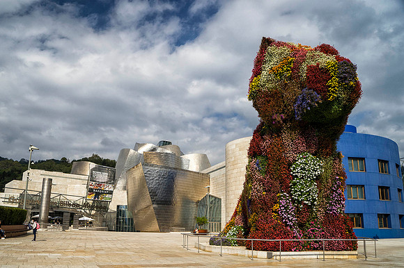 Jeff Koons - Puppy - at Bilbao Guggenheim (web)
