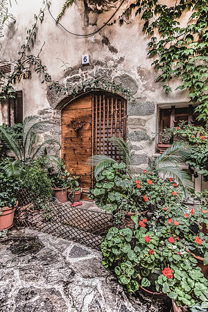 Alley Southern France 2 (1 of 1)-2