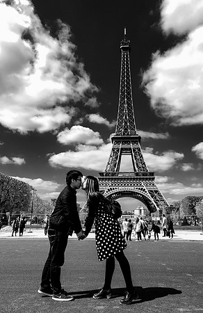 An Eiffel Kiss2