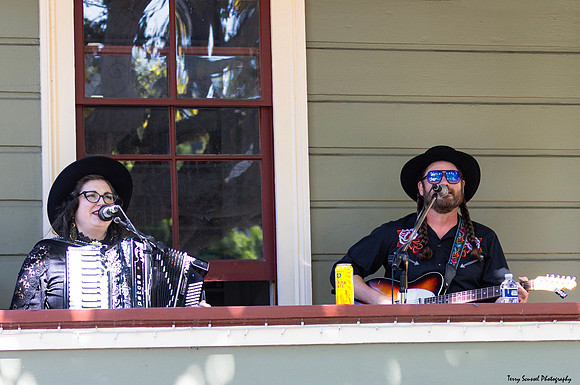 San Rafael PorchFest 57 (Terry Scussel)
