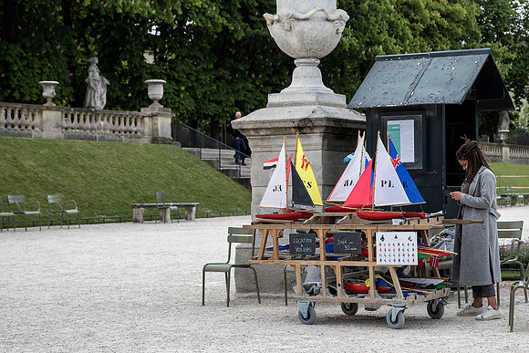 Sailing Vintage Boats at Grand Bassin Duck Pond - Jardens de Luxembourg 3