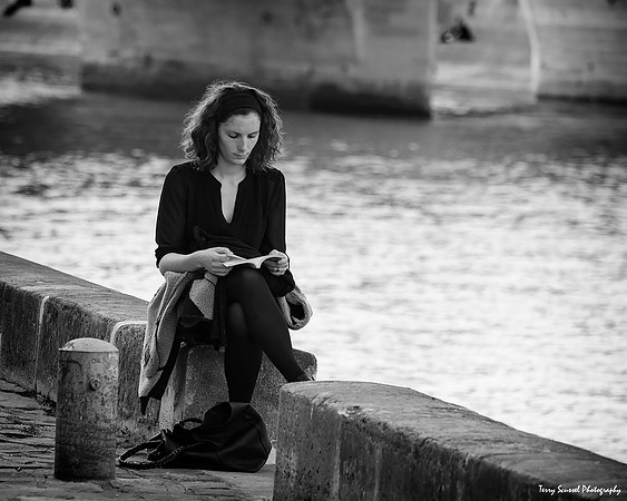 Paris Reader 3 B&W