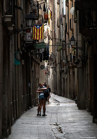 The Hug, Barcelona copy