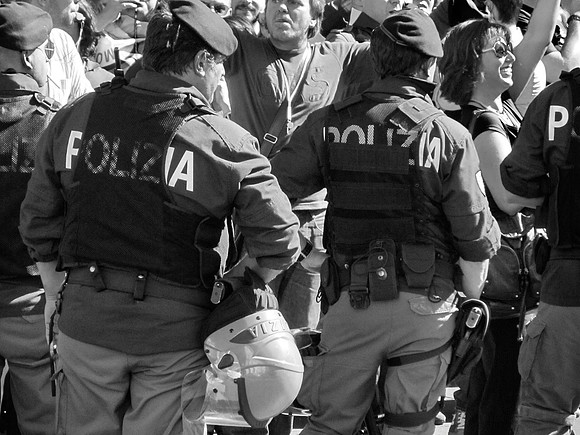 Crowd Control - Roma B&W