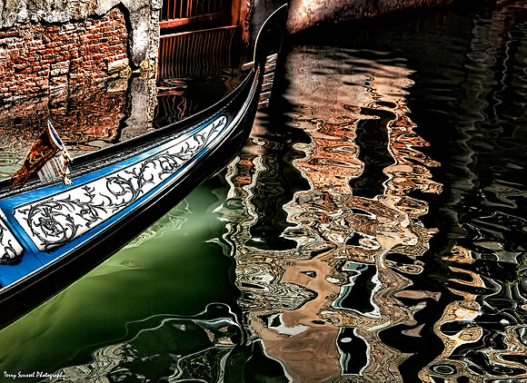 Reflection Faces - Venice