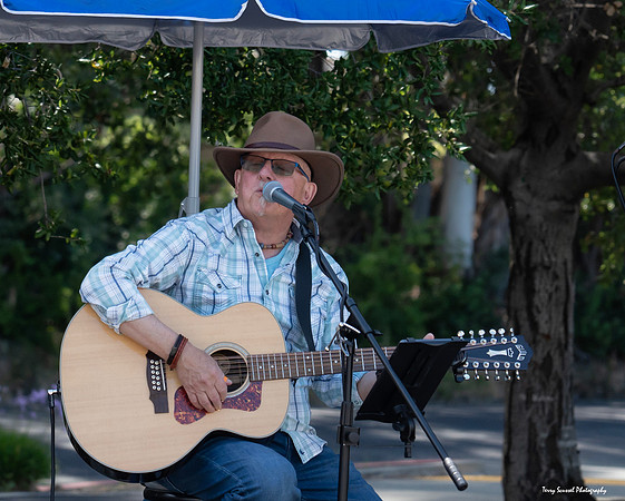 Douglas Cross 3 - SR Farmer's Market (Terry Scussel Photography) copy