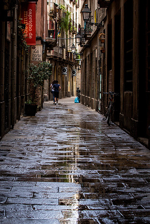 Wet - Old Town Barcelona