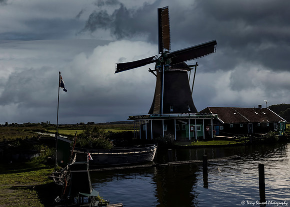 De Gekroonde Poelenburg Windmill, Zaanse Schans - Netherlands copy
