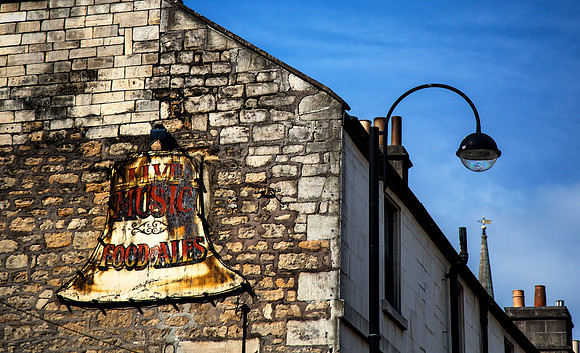 Live Music Food & Ales