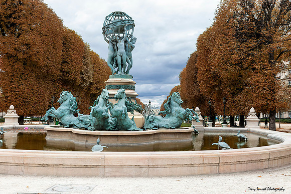 Bronze Horse in Fontaine des Quatre Parties du Monde, Paris