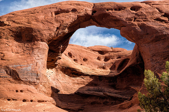 Honeymoon Arch - Monument Valley